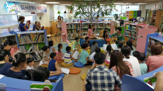 구로구가 12일과 19일 겨울방학 독서 캠프 프로그램을 운영한다. 이번 독서 캠프는 글마루한옥어린이도서관과 개봉어린이도서관에서 초등학교 저학년생과 그 가족 등 각각 30명을 대상으로 진행된다. 구로구 제공